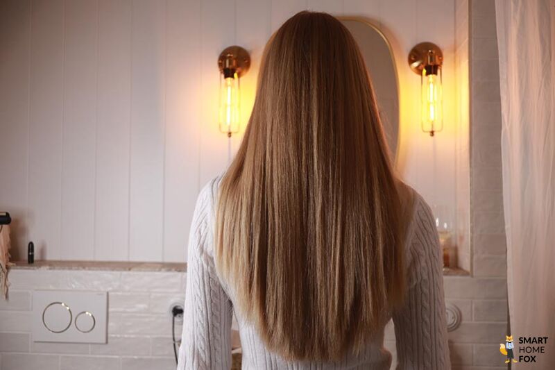 Man sieht die Haare nach dem Glätten.